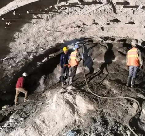 西藏拱顶带模注浆料的施工流程及注意事项